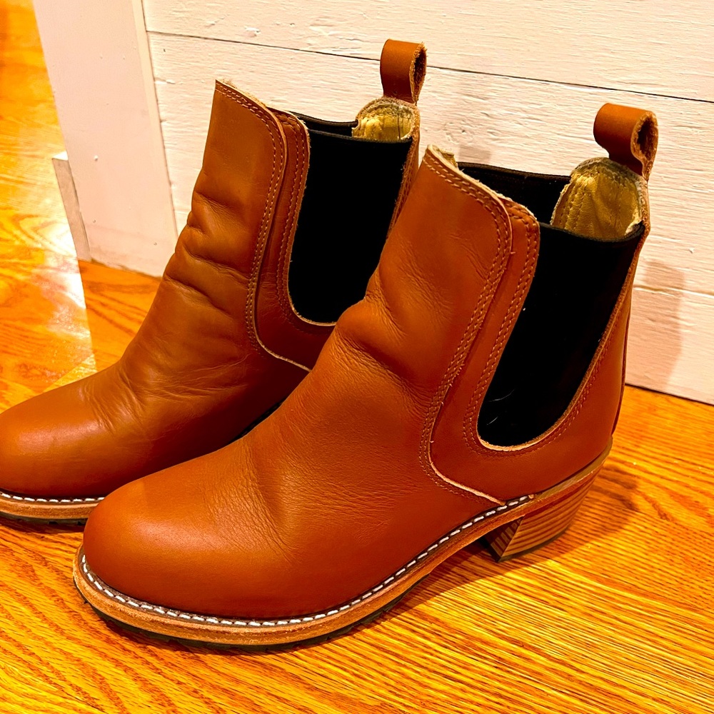 Red Wing Heritage Harriet size 9 only worn once